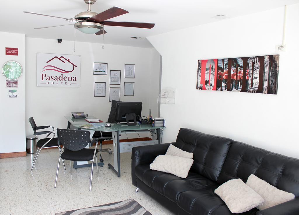 Pasadena Hostel Cali Bagian luar foto