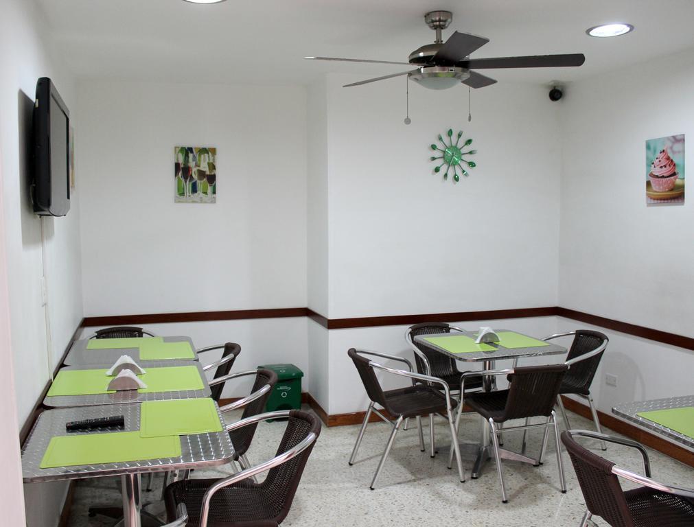 Pasadena Hostel Cali Bagian luar foto