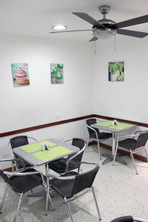 Pasadena Hostel Cali Bagian luar foto