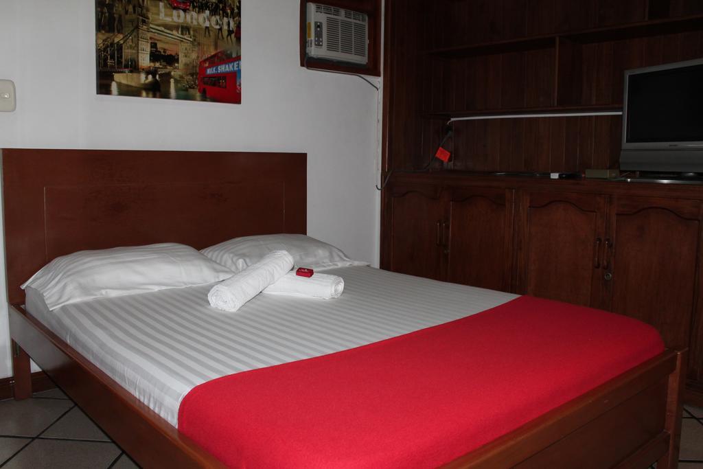 Pasadena Hostel Cali Bagian luar foto