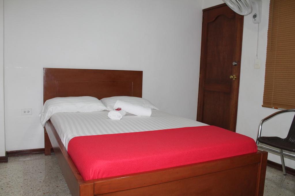 Pasadena Hostel Cali Bagian luar foto