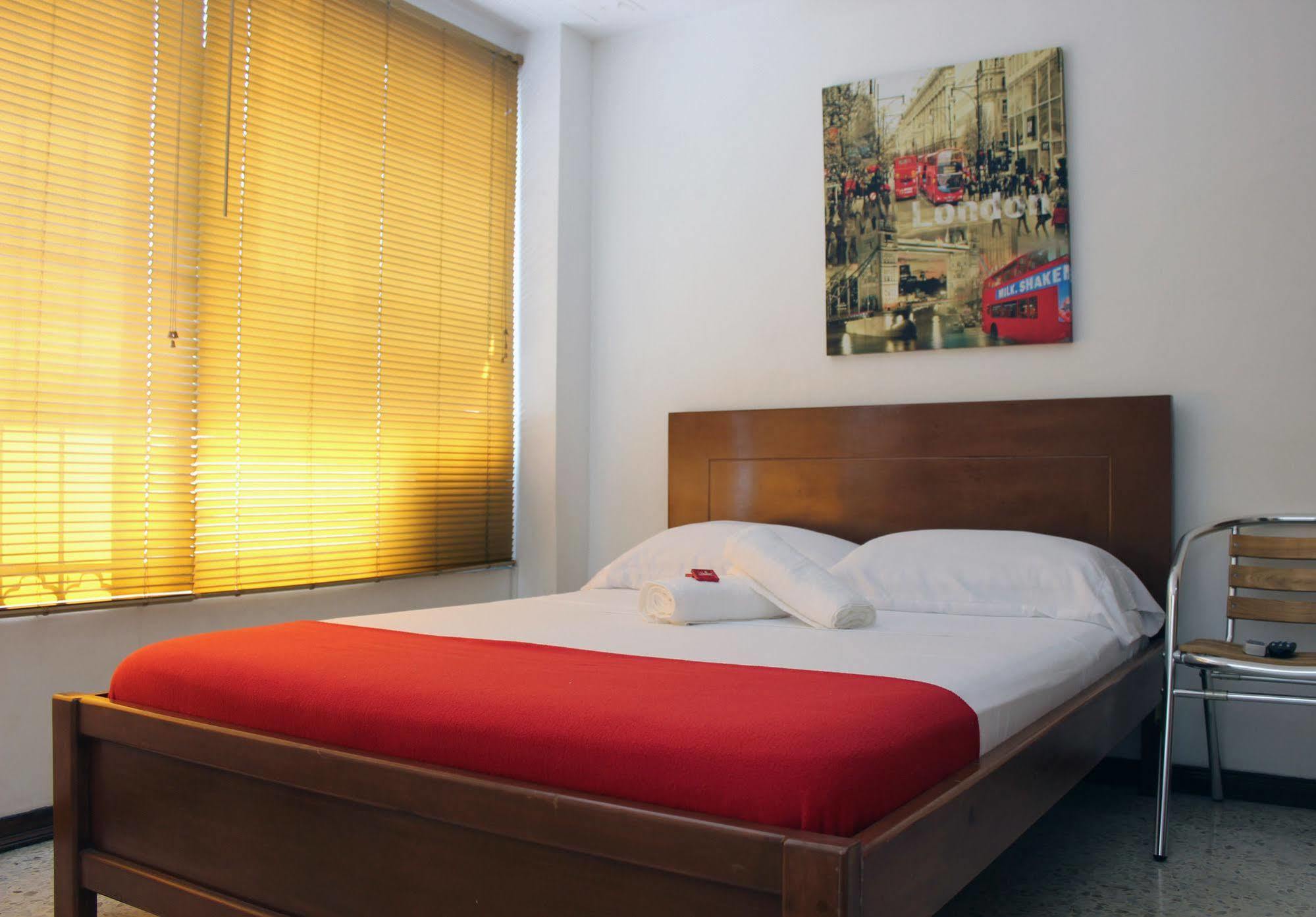 Pasadena Hostel Cali Bagian luar foto