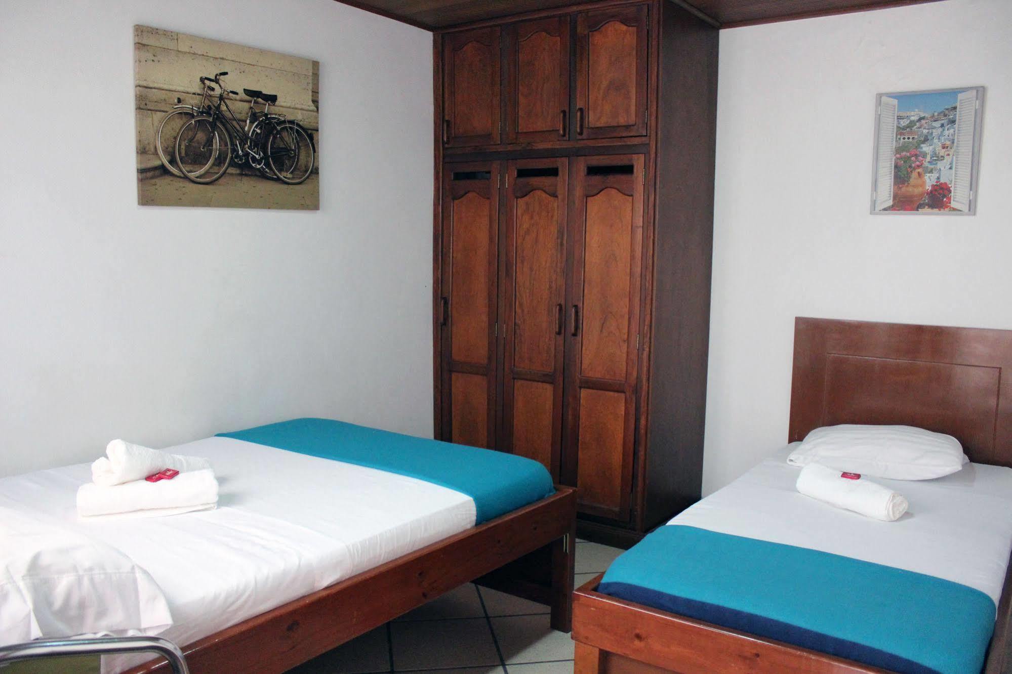 Pasadena Hostel Cali Bagian luar foto