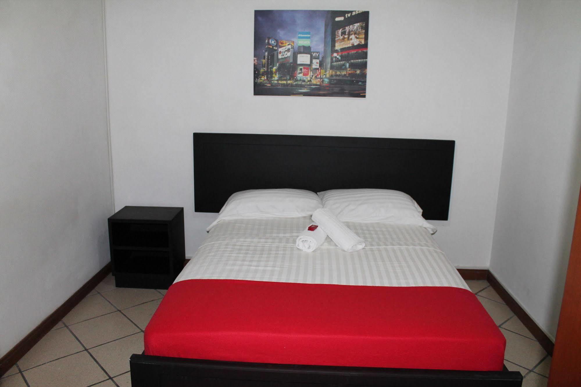 Pasadena Hostel Cali Bagian luar foto