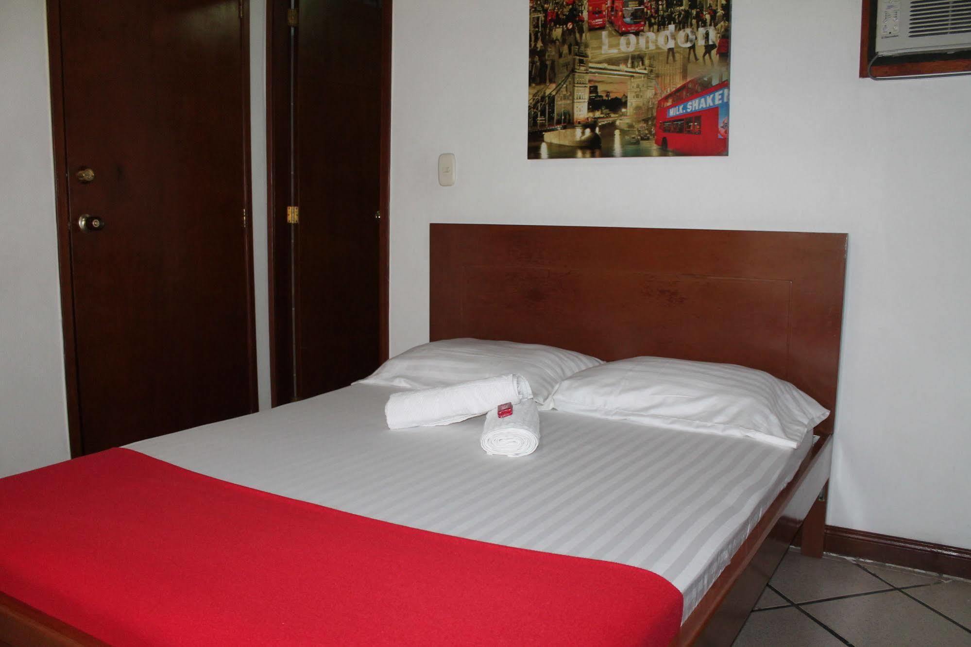 Pasadena Hostel Cali Bagian luar foto