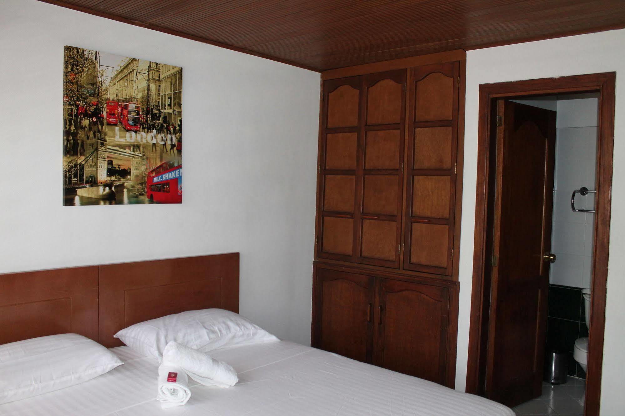 Pasadena Hostel Cali Bagian luar foto