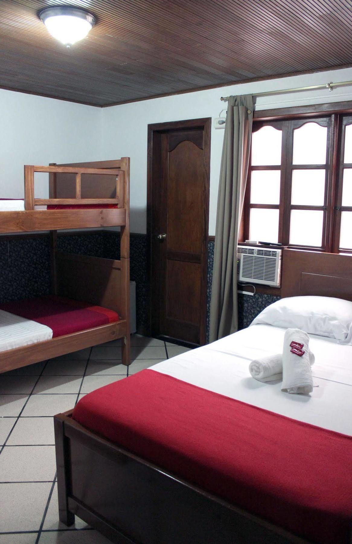 Pasadena Hostel Cali Bagian luar foto